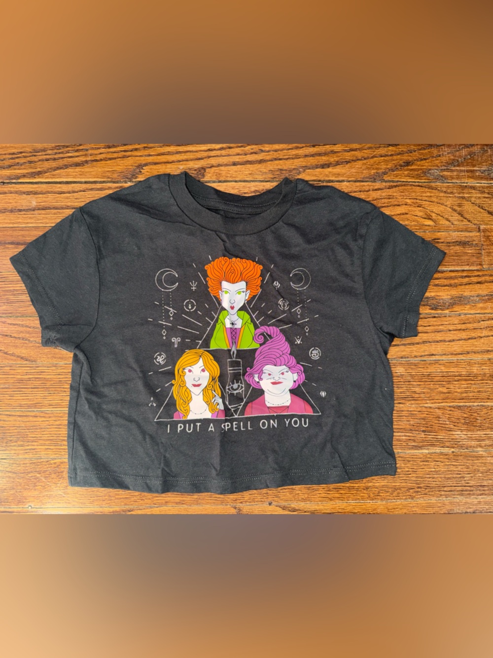 Girls Hocus Pocus Cropped Shirt. NWOT.